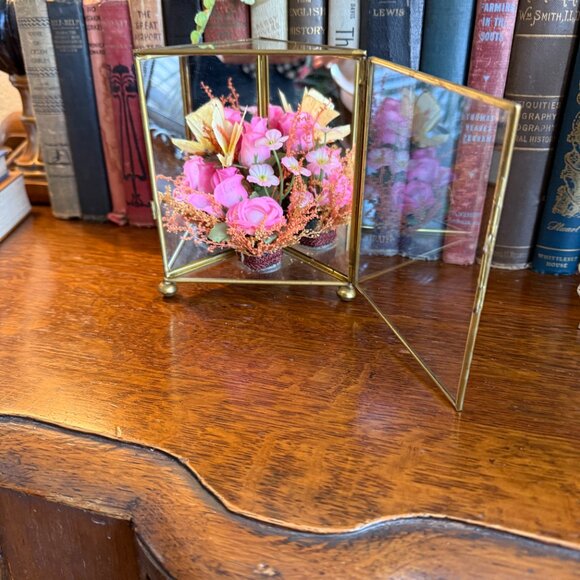 Vintage Glass/Mirrors & Brass Triangular Box with Flowers - Picture 9 of 13